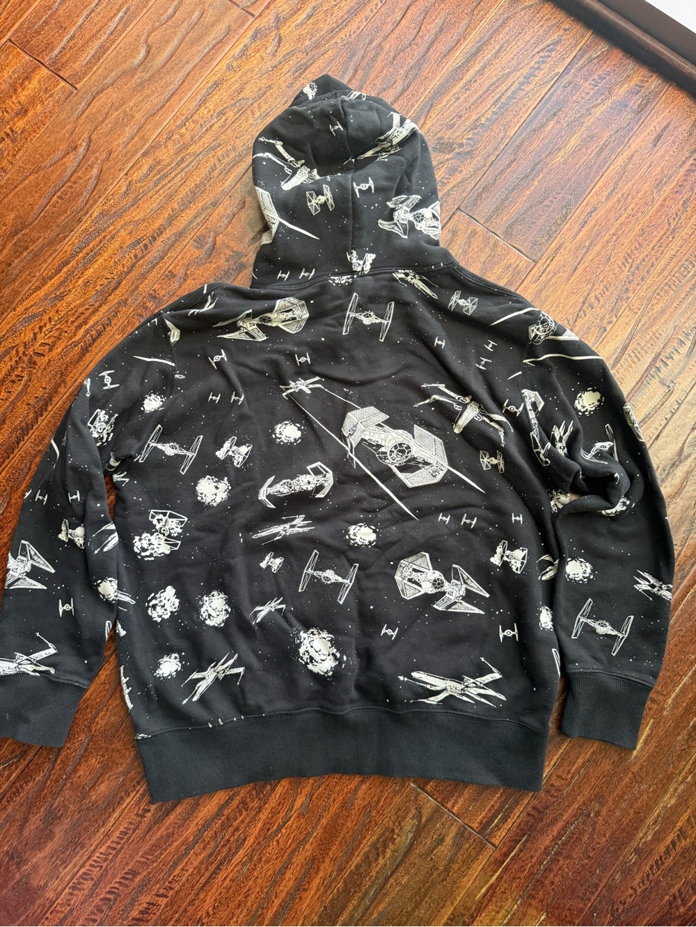 Uniqlo UT Star Wars Allover Print Hoodie from Japan – Fits Like Men’s Large